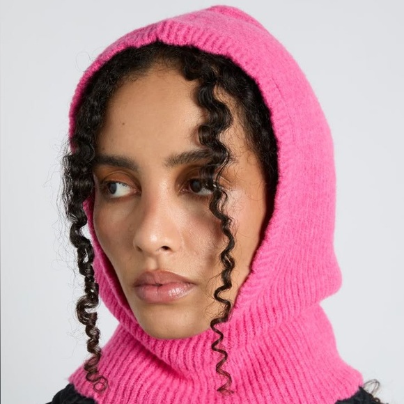 Damson Madder scalloped edge hood - Picture 2 of 8